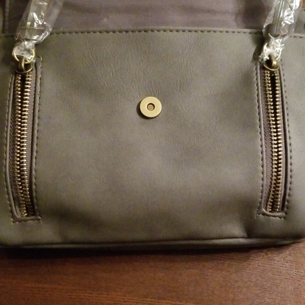 🆓️Gray Embroidered crossbody/wristlet - Picture 5 of 8